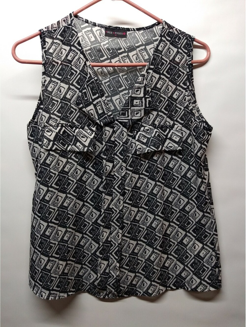 Free Kisses Size Medium Blouse 028